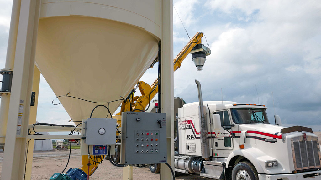 Meridian Manufacturing’s Mobile Cement Silo: A Smarter, Safer Solution for On-Site Cement Storage
